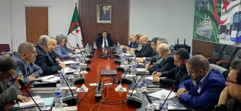 تنصيب لجنة مشتركة لمتابعة مشاريع السكة الحديدية والنقل  الموجه