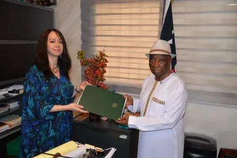 كاتبة الدولة لدى وزير الخارجية مكلفة بالشؤون الإفريقية تستقبل من طرف رئيس جمهورية ليبيريا