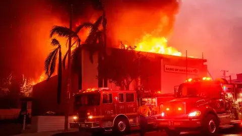 ارتفاع حصيلة قتلى حرائق مدينة لوس أنجلوس الأمريكية إلى 10 أشخاص ارتفاع حصيلة قتلى حرائق مدينة لوس أنجلوس الأمريكية إلى 10 أشخاص