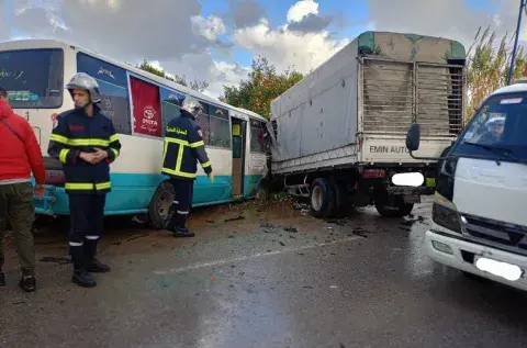 إصابة 21 شخصا في حادث مرور بسكيكدة