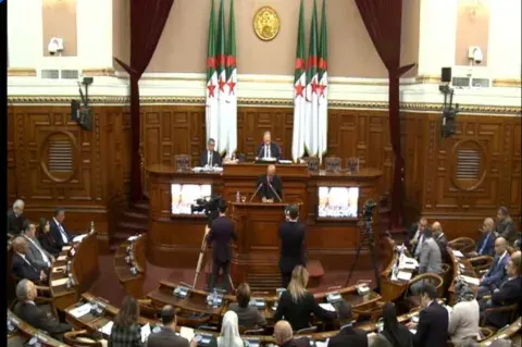 مجلس الأمة: وزيرة البيئة تعرض قانون تسيير النفايات الجديد مجلس الأمة: وزيرة البيئة تعرض قانون تسيير النفايات الجديد