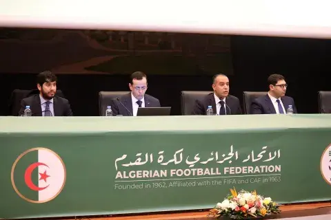 الجمعية العامة الاستثنائية للفاف : المصادقة على مطابقة النظام الأساسي مع نظام “الفيفا” والقانون الجزائري الجمعية العامة الاستثنائية للفاف : المصادقة على مطابقة النظام الأساسي مع نظام “الفيفا” والقانون الجزائري