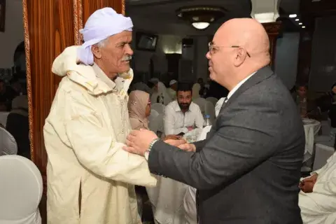 وزير المجاهدين يودع بمطار هواري بومدين الدولي المجاهدين وأرامل الشهداء المكرمين برحلة إلى العمرة  