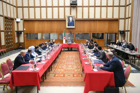 بوغالي ينصب مجموعتي العمل المكلفتين بدراسة مسودتي مشروعي قانوني الأحزاب والجمعيات