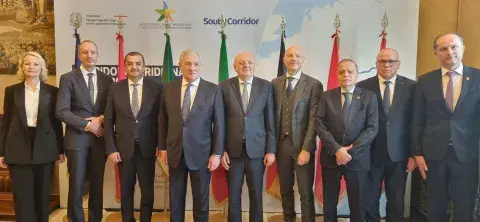 مشروع ممر الهيدروجين الجنوبي: توقيع الإعلان المشترك للنوايا السياسية في روما مشروع ممر الهيدروجين الجنوبي: توقيع الإعلان المشترك للنوايا السياسية في روما