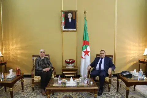 وزير العدل يعقد اجتماعا مع الوزيرة المحافظة السامية للرقمنة