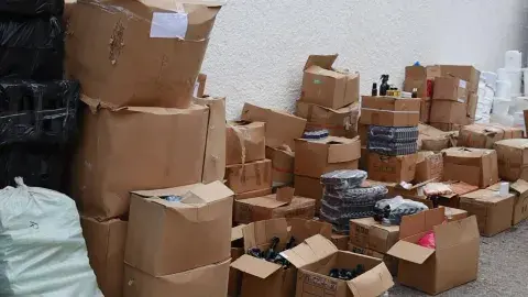 اكتشاف ورشة سرية لتقليد علامات تجارية لمواد التجميل والعطور بالعاصمة اكتشاف ورشة سرية لتقليد علامات تجارية لمواد التجميل والعطور بالعاصمة