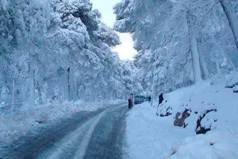 ثلوج مرتقبة على مرتفعات وسط وشرق البلاد بداية من مساء يوم غد الأحد