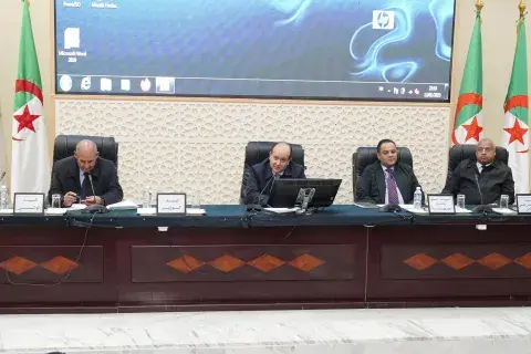 وزير الصناعة والانتاج الصيدلاني يعاين المشاريع التنموية بأدرار ووضعية تحويل الأملاك المصادرة لصالح مؤسسات عمومية وزير الصناعة والانتاج الصيدلاني يعاين المشاريع التنموية بأدرار ووضعية تحويل الأملاك المصادرة لصالح مؤسسات عمومية