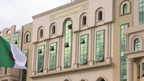 قضية حجز أزيد من 20 كلغ من الكوكايين بوهران: وضع 12 متهما رهن الحبس المؤقت