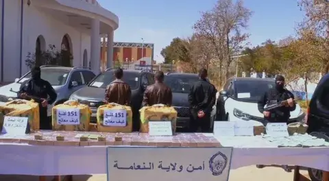 عين الصفراء :توقيف 7 أشخاص وحجز أزيد من قنطار ونصف من الكيف المعالج عين الصفراء :توقيف 7 أشخاص وحجز أزيد من قنطار ونصف من الكيف المعالج