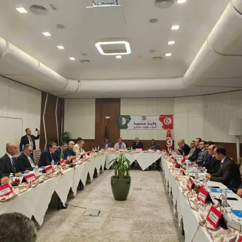 الجزائر-تونس: تواصل أشغال اللجنة المكلفة بتقييم تنفيذ ورقة طريق الدورة الأولى للجنة ترقية المناطق الحدودية  الجزائر-تونس: تواصل أشغال اللجنة المكلفة بتقييم تنفيذ ورقة طريق الدورة الأولى للجنة ترقية المناطق الحدودية