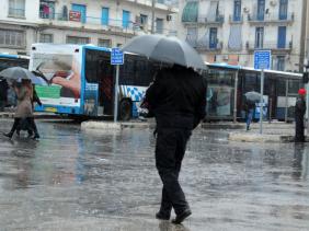Photo de Les pluies continueront d’affecter l’Ouest du pays jusqu’à mardi matin