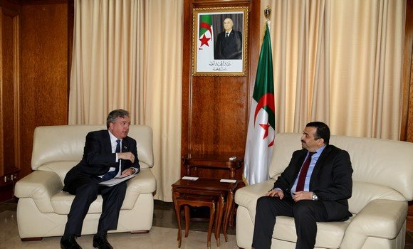 صورة عرقاب يتحادث مع السفير الأمريكي في الجزائر حول تعزيز الشراكة الطاقوية