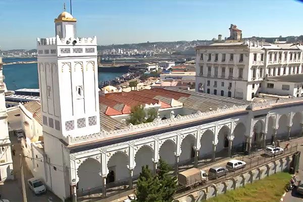 Photo de L’Algérie annonce la fermeture de ses mosquées