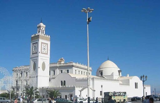 صورة الشروع في قراءة موطأ الإمام مالك وصحيح البخاري عبر كامل مساجد الوطن