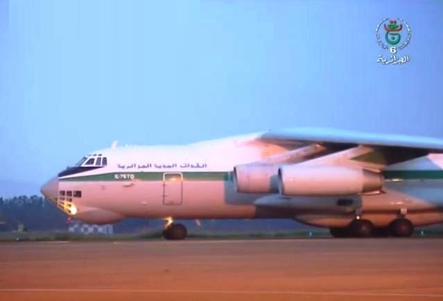 صورة وصول الطائرة العسكرية الجزائرية المحملة بمساعدات طبية من الصين