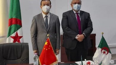 صورة صناعة صيدلانية: السيد بن باحمد يتباحث مع سفير الصين بالجزائر حول سبل تعزيز العلاقات الاستراتيجية