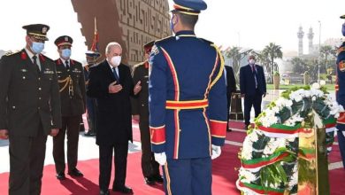 Photo of Le Président de la république dépose deux gerbes de fleurs sur les tombes du soldat inconnu et du président égyptien défunt Anouar El Sadate
