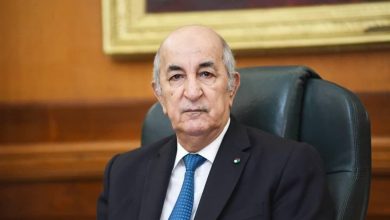 صورة رئيس الجمهورية يهنئ اتحاد الجزائر على تتويجه بكأس الكونفدرالية الإفريقية