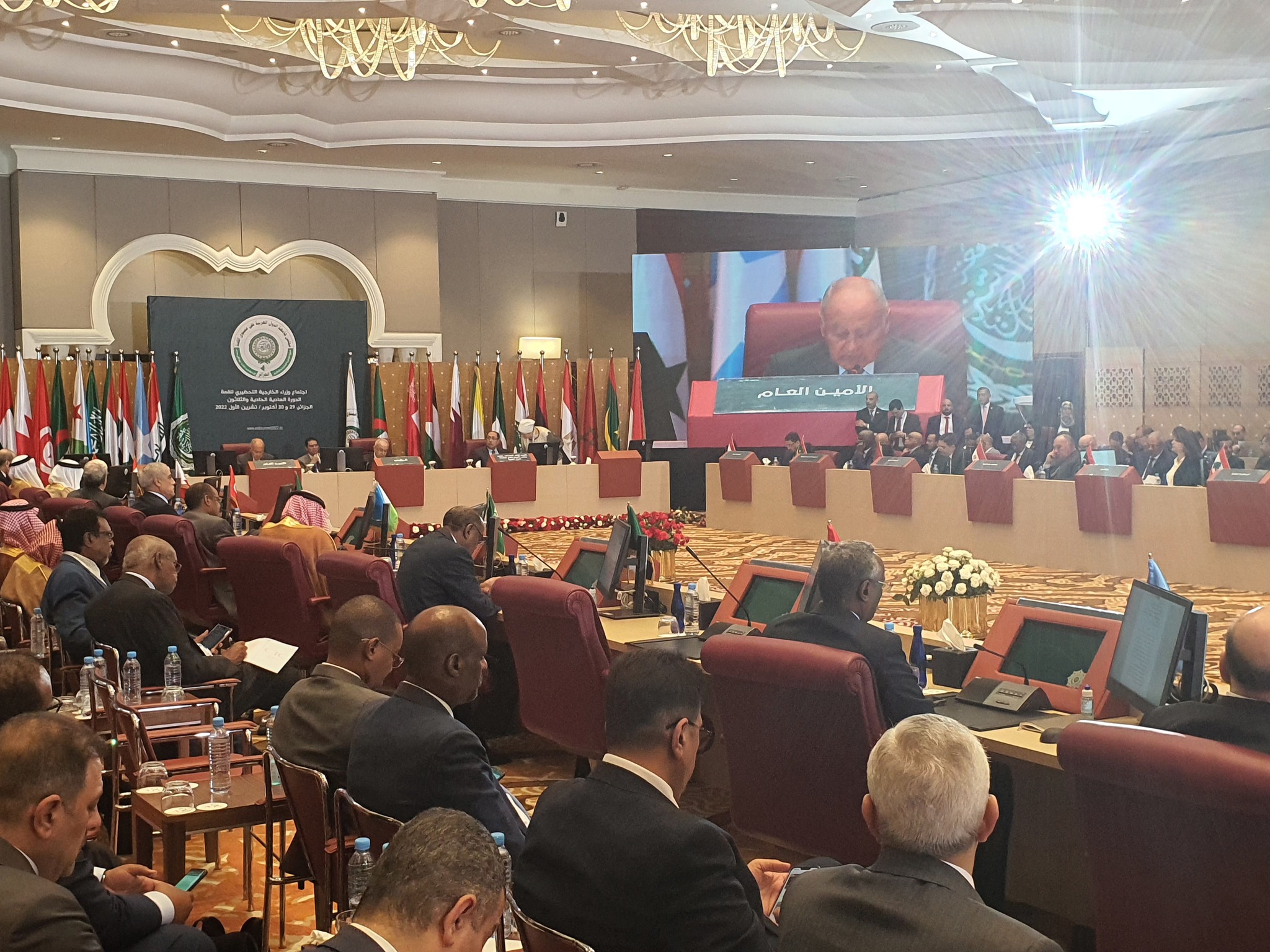 الصحف الوطنية: القمة العربية الـ31 بالجزائر فرصة نحو انطلاقة جديدة