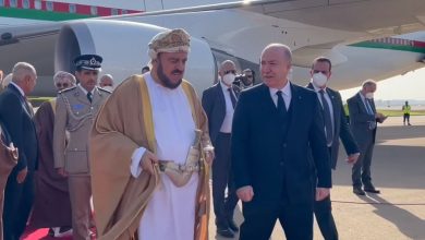 صورة نائب رئيس الوزراء الممثل الخاص لسلطان سلطنة عمان يحل بالجزائر للمشاركة في القمة العربية