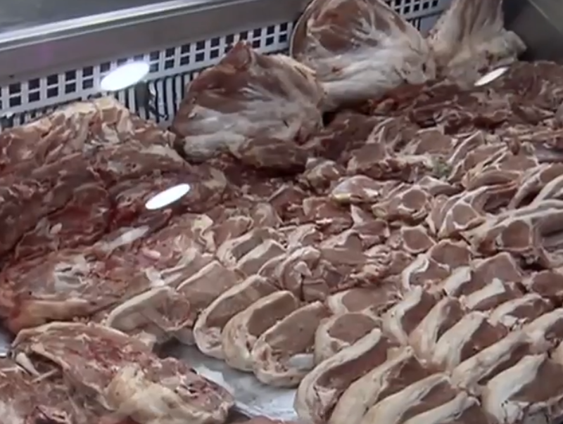 وزير الفلاحة: ضرورة الحد من عدد الوسطاء في سوق اللحوم للتحكم في الأسعار 
