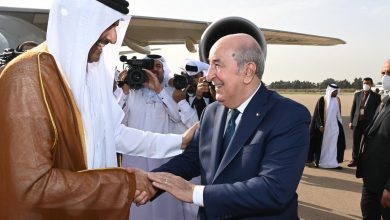 صورة أمير دولة قطر الشيخ تميم بن حمد آل ثاني يحل بالجزائر للمشاركة في القمة العربية