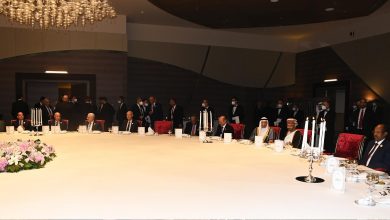 صورة رئيس الجمهورية يقيم مأدبة عشاء على شرف القادة العرب
