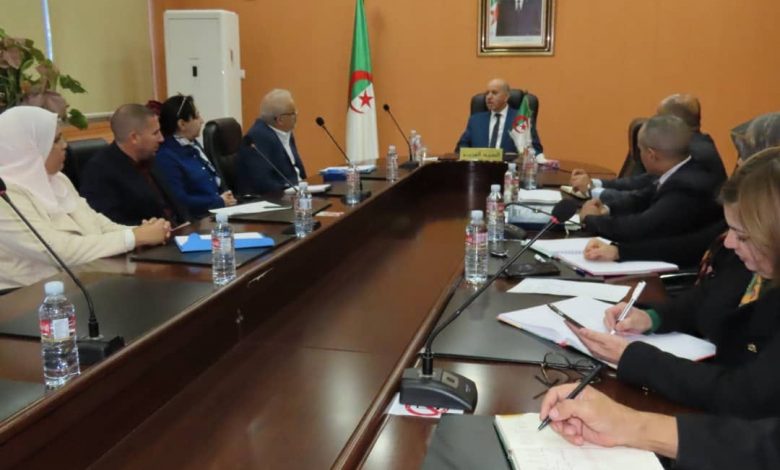 صورة وزير الصحة يستقبل أعضاء النقابة الوطنية الجزائرية للنفسانيين