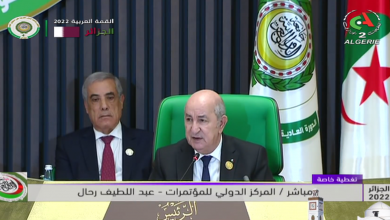 صورة رئيس الجمهورية يشيد بالروح الأخوية التوافقية التي سادت أشغال القمة العربية بالجزائر