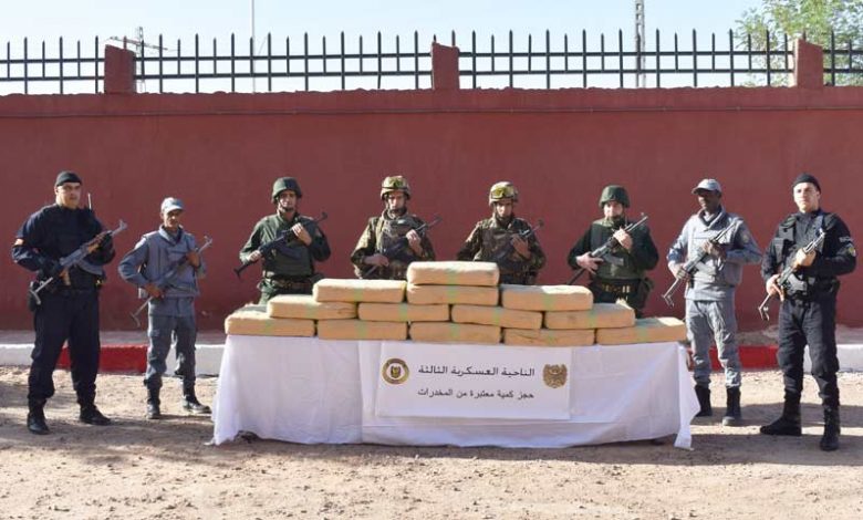 صورة وزارة الدفاع الوطني: إحباط محاولات إدخال أزيد من 14 قنطار من المخدرات عبر الحدود مع المغرب