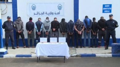 صورة أمن ولاية الجزائر: تفكيك شبكات إجرامية مختصة في تنظيم رحلات للهجرة غير الشرعية