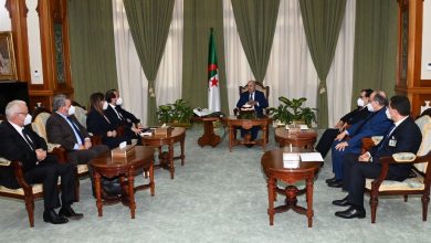 صورة رئيس الجمهورية السيّد عبد المجيد تبون يستقبل وفدا عن مجلس تجديد الاقتصاد الجزائري