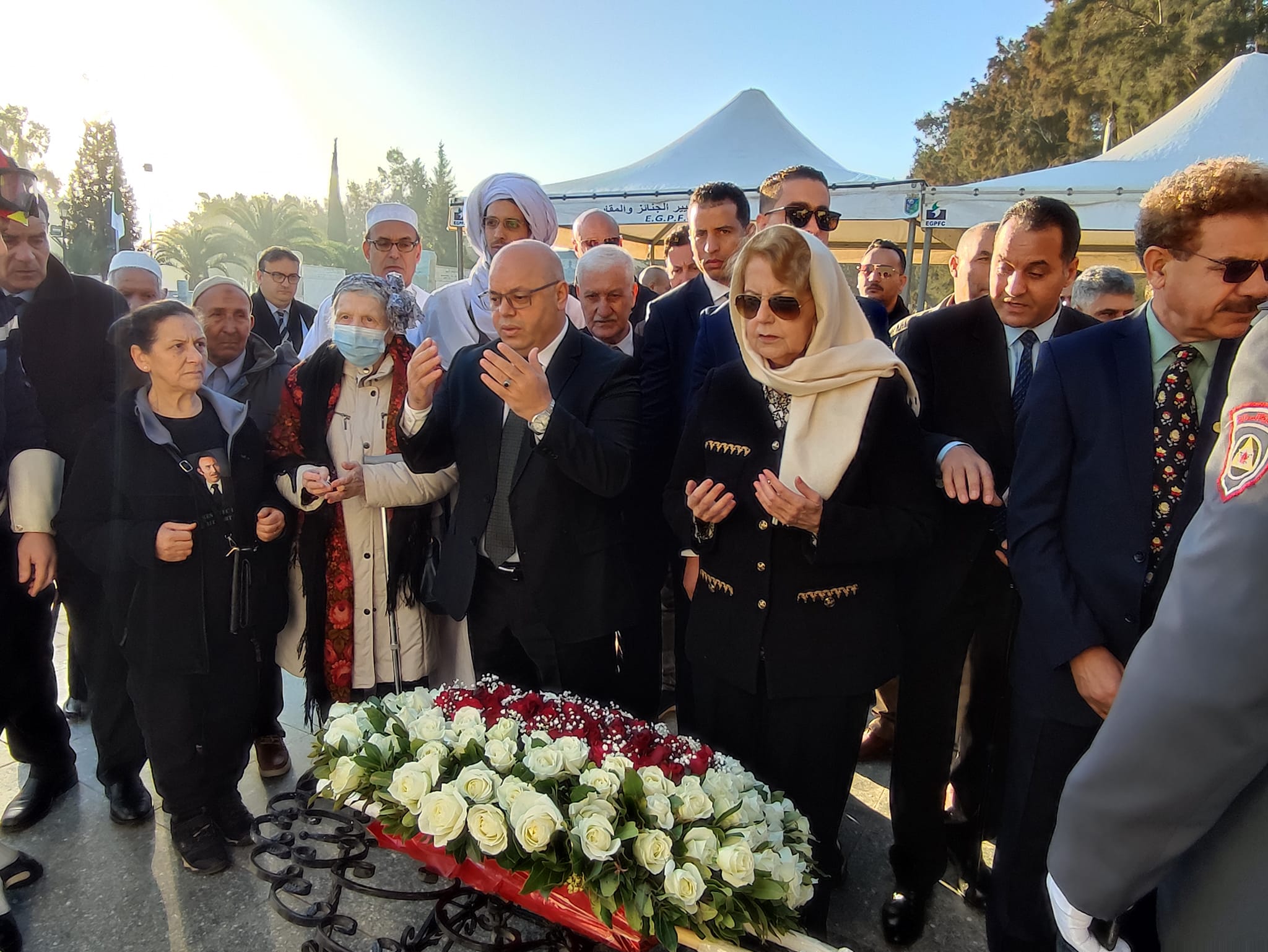 Cérémonie de recueillement au cimetière d'El-Alia à la mémoire du défunt président Houari Boumediene