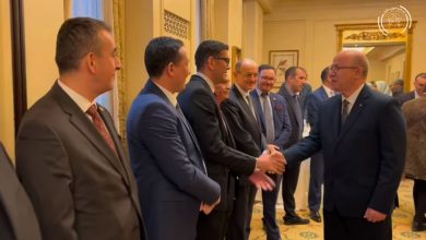 Photo de Le Premier Ministre, M. Aïmene Benabderrahmane, tient une réunion avec la communauté algérienne aux USA