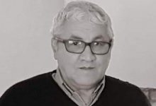 صورة وزير الاتصال يعزي في وفاة الصحفي عبد الباقي جبالي