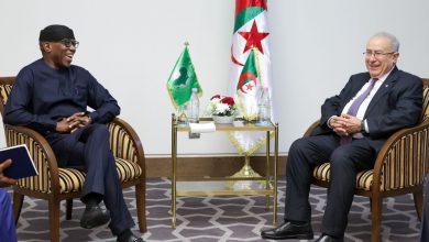 صورة وهران: السيد لعمامرة يتحادث مع مفوض الشؤون السياسية والسلم والأمن للاتحاد الأفريقي