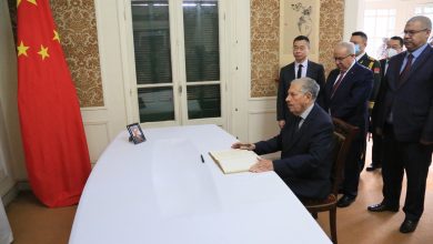 Photo of Goudjil signs the book of condolences following the death of former Chinese President Jiang Zemin