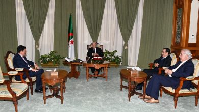 صورة رئيس الجمهورية السيّد عبد المجيد تبون يستقبل البروفيسور الياس زرهوني