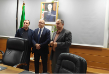 صورة وزير الاتصال يشرف على تنصيب نذير بوقابس مديرا عاما للتلفزيون الجزائري