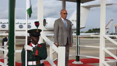صورة الرئيس الصحراوي ابراهيم غالي بأبوجا للمشاركة في مراسم تنصيب رئيس نيجيريا المنتخب