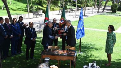 صورة رئيس الجمهورية يشرف بلشبونة على مراسم التوقيع على اتفاقيات تعاون بين الجزائر والبرتغال