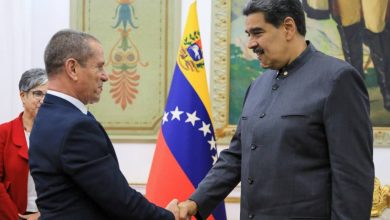 صورة وزير الفلاحة والتنمية الريفية يستقبل من طرف رئيس جمهورية فنزويلا نيكولاس مادورو