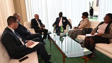 صورة عطاف يجري محادثات ثنائية مع نظيره الغابوني بمقر الأمم المتحدة بنيويورك