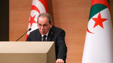 صورة رئيس الحكومة التونسية يبرز أهمية بلوغ مرحلة الشراكة الاستراتيجية مع الجزائر