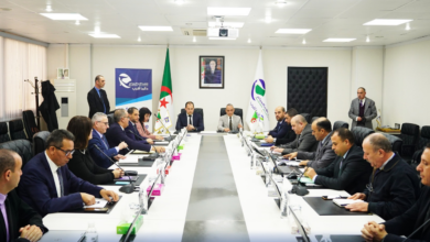 صورة التوقيع على اتفاقية إطار بين اتصالات الجزائر والوكالة الوطنية لتحسين السكن وتطويره “عدل” 