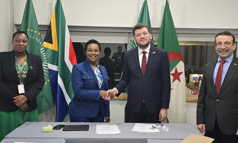 صورة الجزائر-جنوب إفريقيا: التوقيع على مذكرة تفاهم لتعزيز التعاون الثنائي في مجال المؤسسات الناشئة