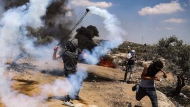 صورة إصابة عدد من الفلسطينيين بالاختناق خلال مواجهات مع قوات الاحتلال الصهيوني في الضفة الغربية
