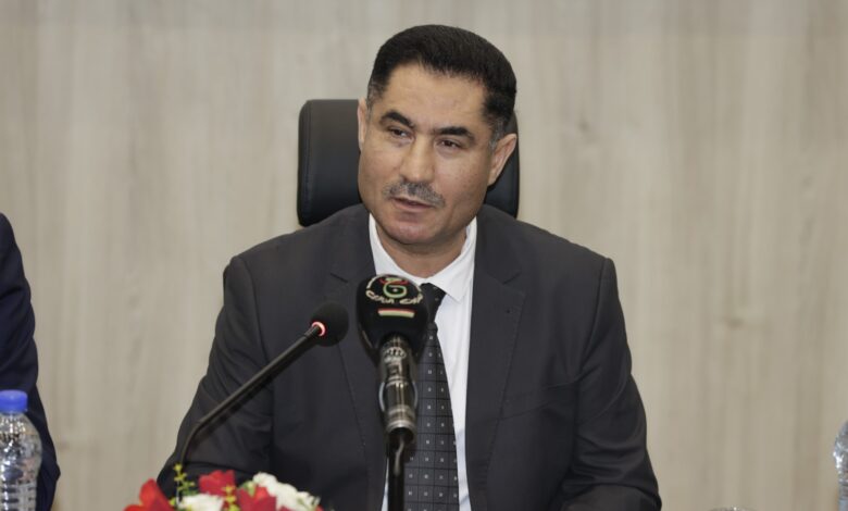 صورة وزير الاتصال يدعو إلى وضع “ميثاق شرف أولي للإعلام الرياضي”